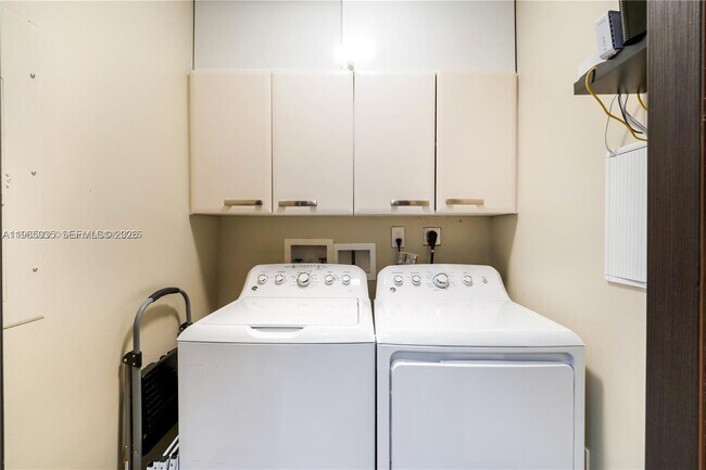 Building Photo - 18101 Collins Ave