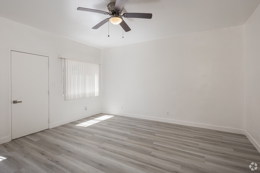 Studio - 500SF - Living - 1935 Myrtle Ave.