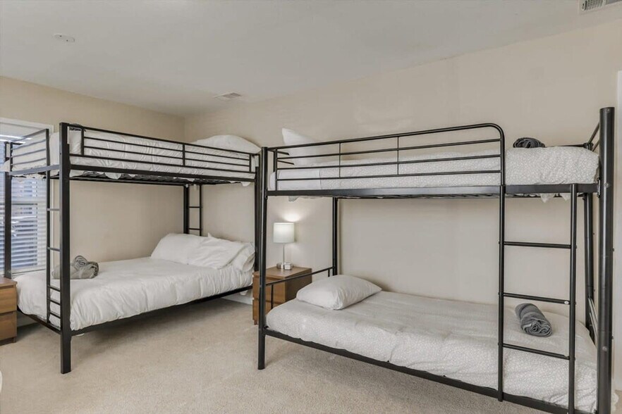 Building Photo - 1919 Puritan Dr