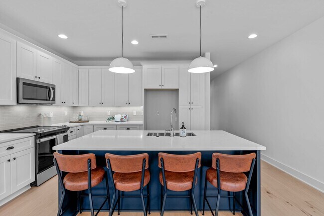 Building Photo - 5061 Lundy Dr