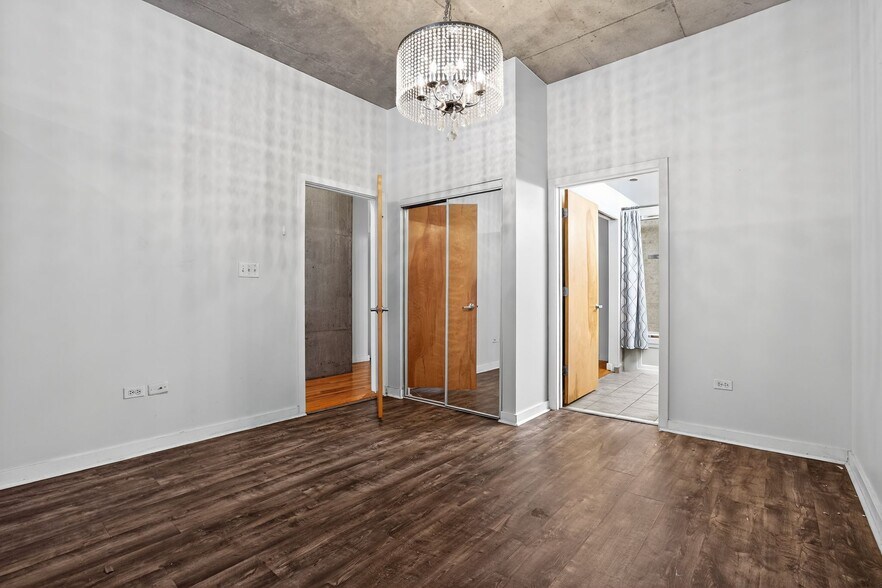 Building Photo - 1720 S Michigan Ave