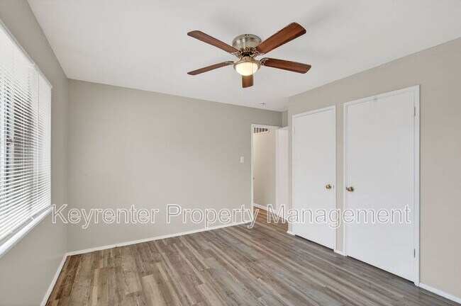 Building Photo - 900 Paddock Dr