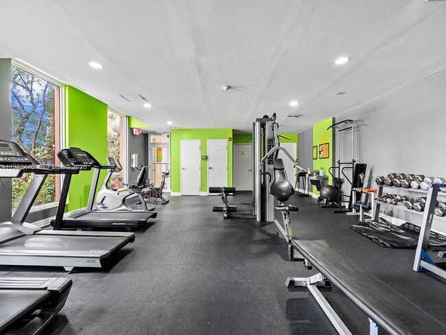 Building Photo - 215 SW 42nd Ave