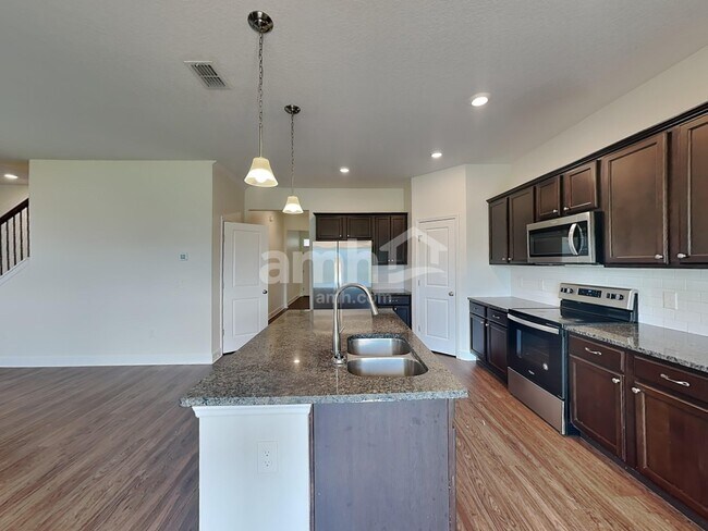 Building Photo - 220 Crestrun Loop