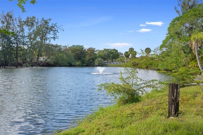 Building Photo - 1300 NE Miami Gardens Dr