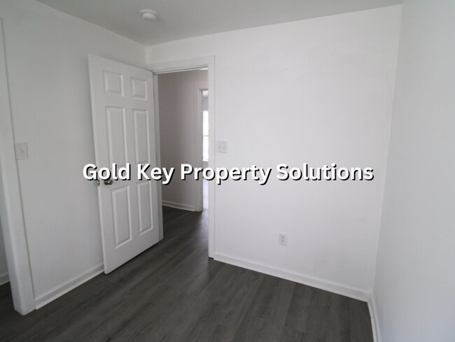 Building Photo - Fully Updated 3 BR 1 BA House with a Great Front Porch (SECTION 8 APPROVED)