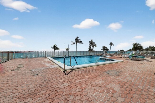 Building Photo - 3111 N Ocean Dr