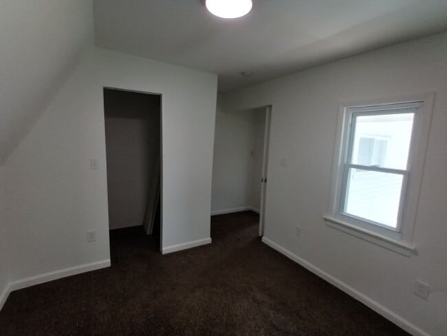 Building Photo - 2044 Garrick Ave