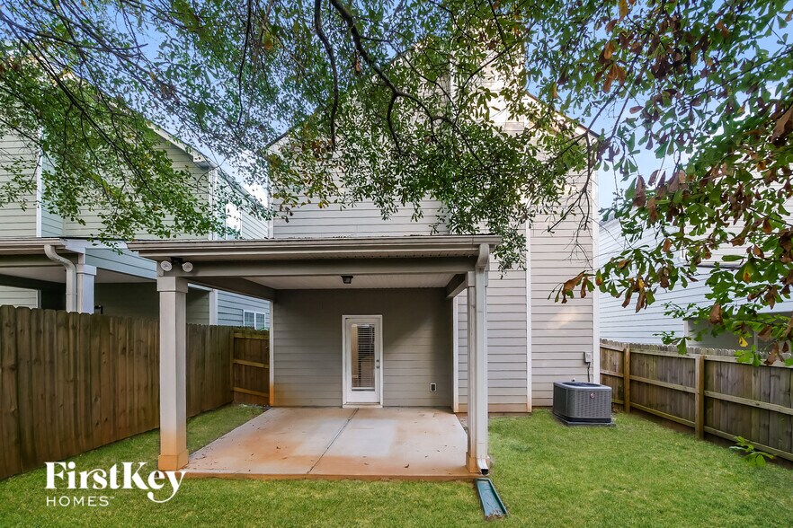 Building Photo - 28 E Newnan Rd