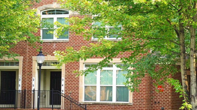Building Photo - 265 Community Center Ave