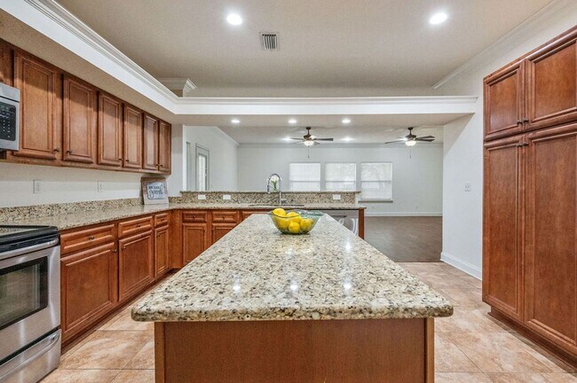 Building Photo - 4-BR Niceville Rental with Gourmet Kitchen & 2-Car Garage!