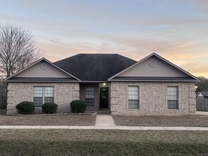 Building Photo - 2309 S 1st St