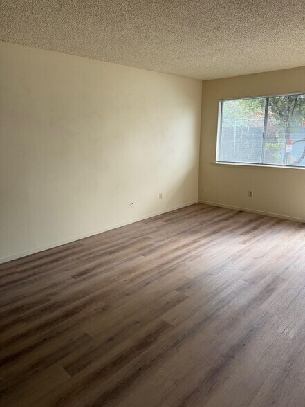 Building Photo - 314 Center St