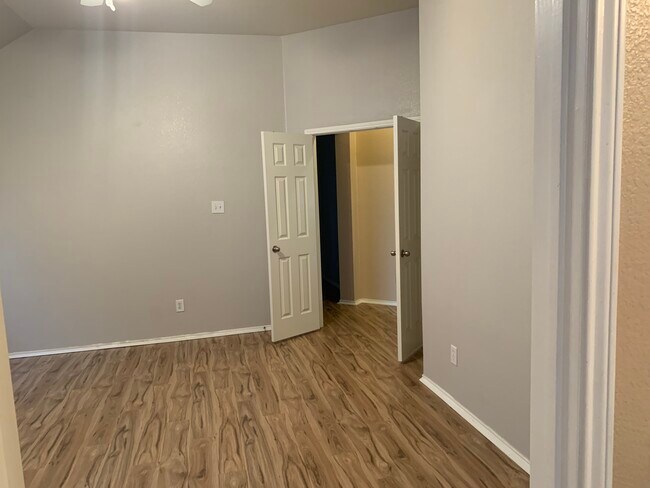 Building Photo - 2031 Trail Gln