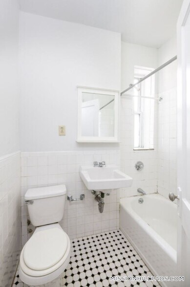 Building Photo - 49 Worthington St