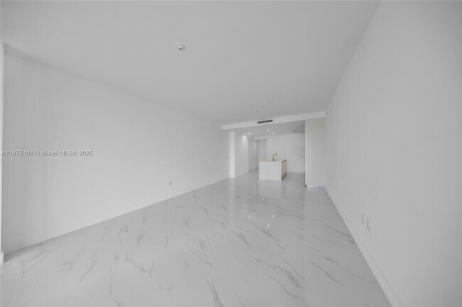 Building Photo - 700 NE 24th St