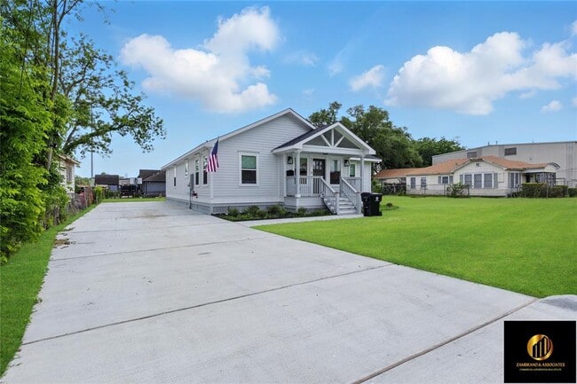 Building Photo - 522 Caplin St