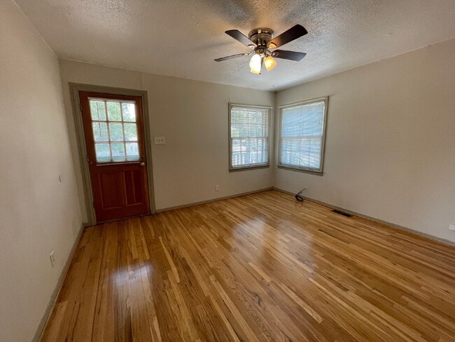 Building Photo - 1 bedroom above garage in Tech Terrace