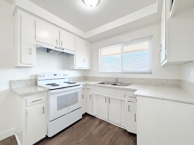 Building Photo - 820 Oakwood St