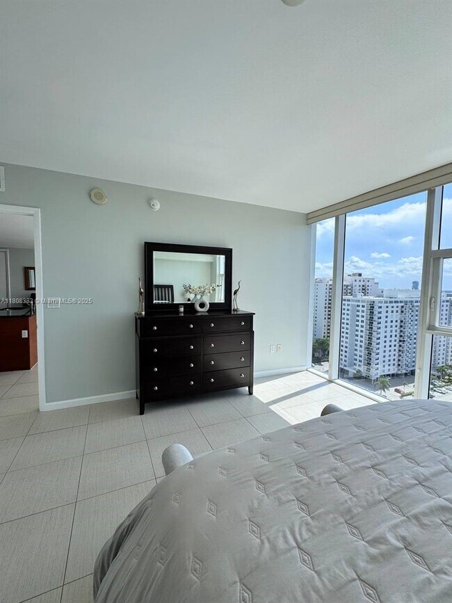 Building Photo - 1830 S Ocean Dr