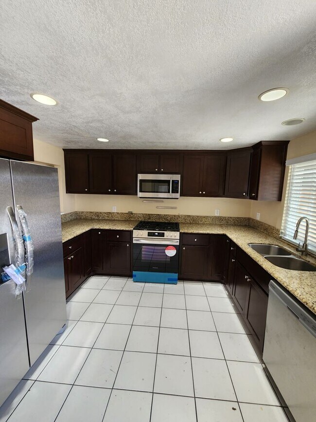 Building Photo - 10327 Paseo Park Dr