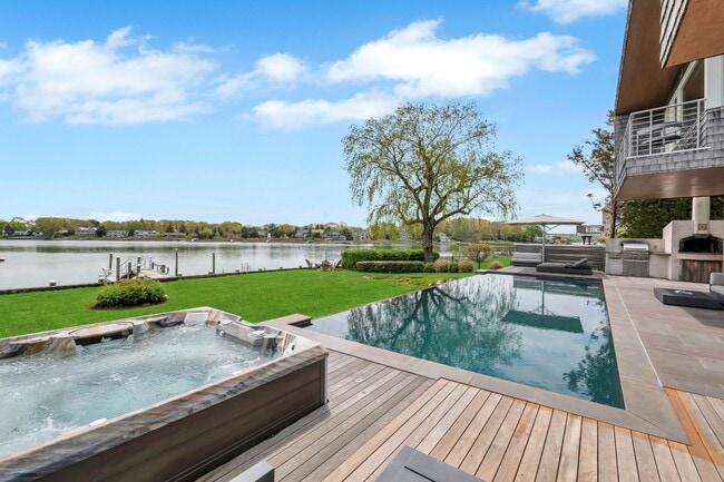 Building Photo - 54 Bay View Dr E