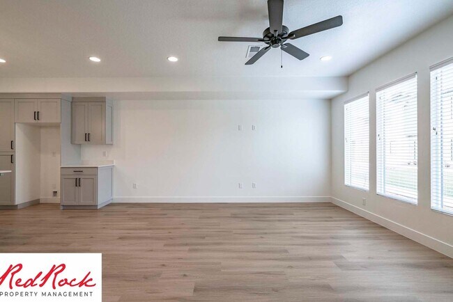 Building Photo - 3 Bedroom Townhome in Washington Fields wi...