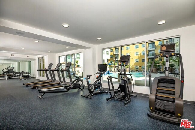 Building Photo - 10568 Gateway Prom