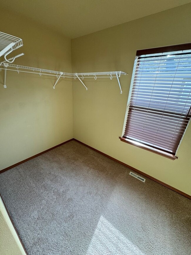 Building Photo - 1190 Swan Loop