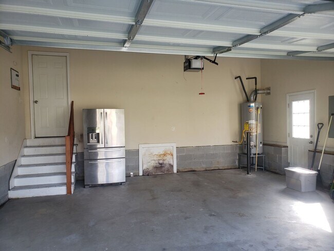 Building Photo - WOODBRIDGE POINTE
