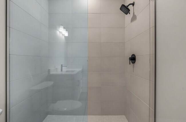 Building Photo - Spectacular BRAND NEW Custom 2-bd/2-bath with view of Redmond Canal!