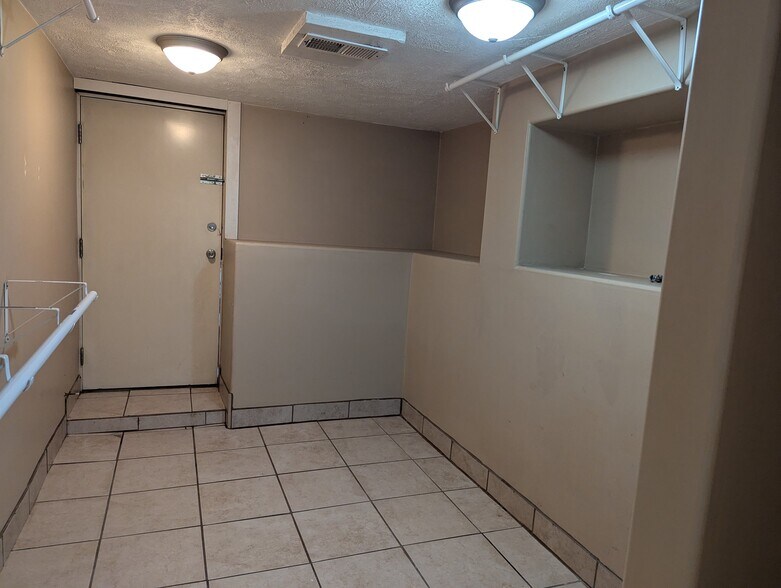 Building Photo - 2566 S 150 W