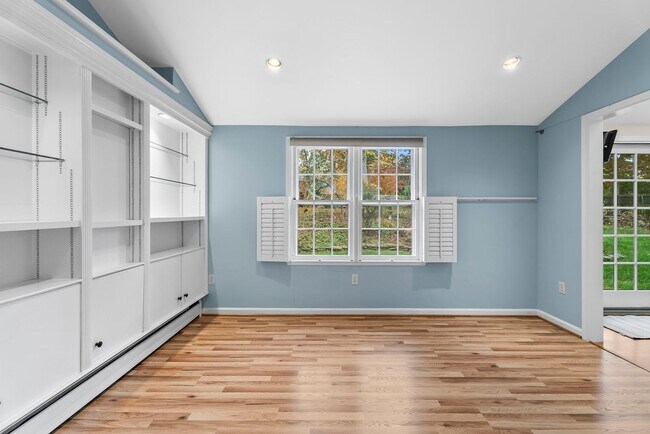 Building Photo - Updated Colonial Home in Westgage Neighbor...