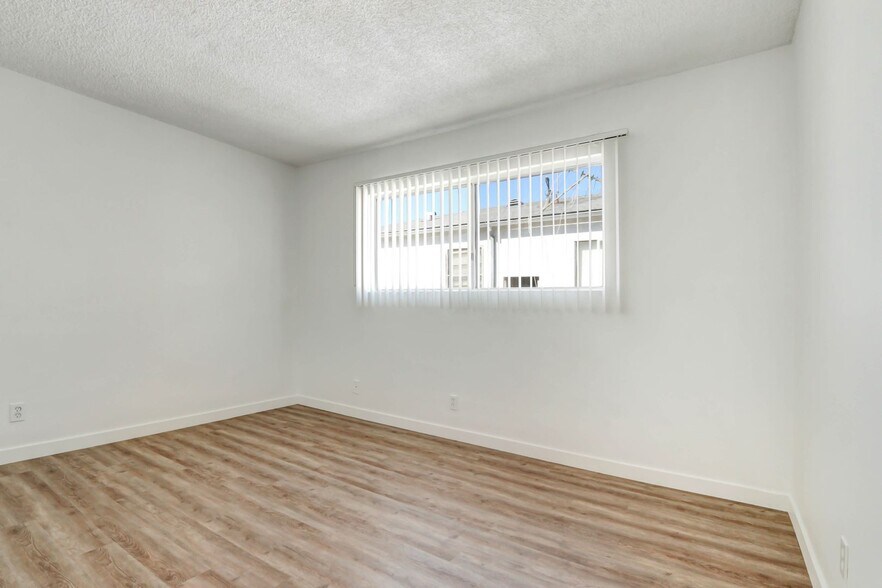 Building Photo - 1306 Armacost Ave