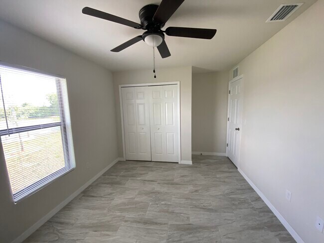 Building Photo - 29 SE 15th Ave