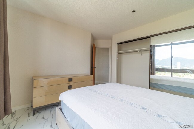 Building Photo - FURNISHED 1BR 1BA condo w/CENTRAL AC & 1 P...