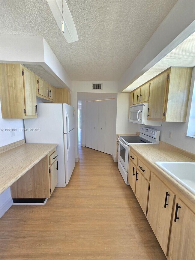 Building Photo - 2510 SE 19th Pl