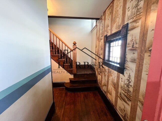 Building Photo - 527 Boone St