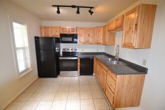 Building Photo - 253 Old Groveton Rd