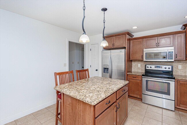 Building Photo - 6680 American Setter Dr