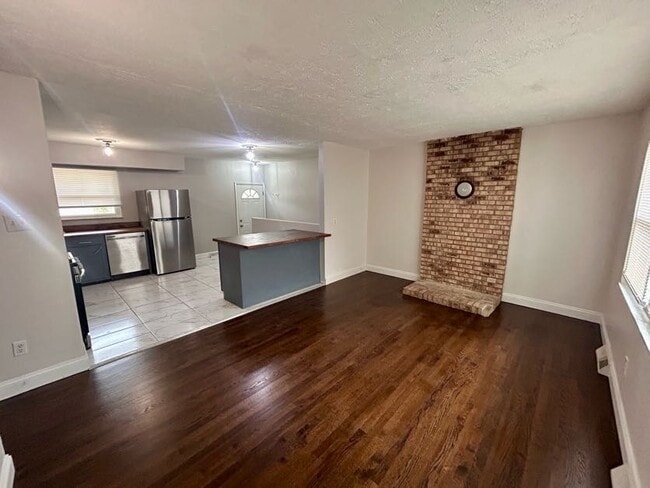 Building Photo - 5148 Fullerton Dr