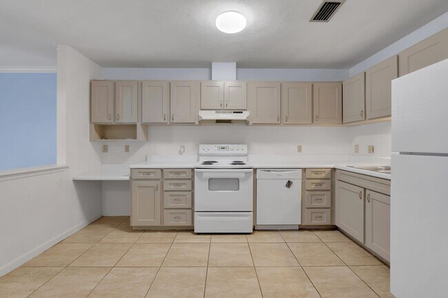 Building Photo - 1609 S Gadsden St