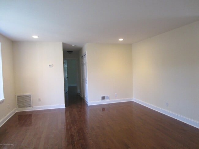 Building Photo - 22 Lasatta Ave