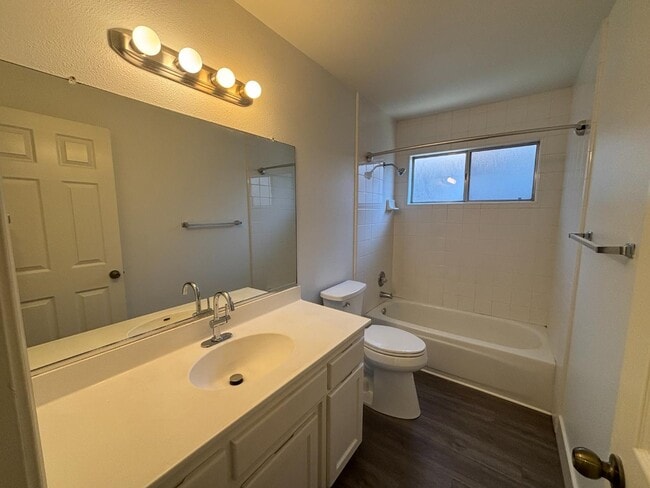 Building Photo - 5754 W Tenaya Ave