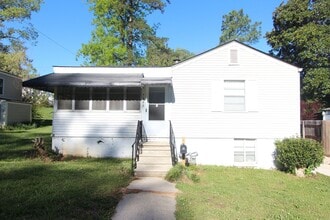 Building Photo - Cute ! Cute! Cute! New on the Market and Newly Renovated!