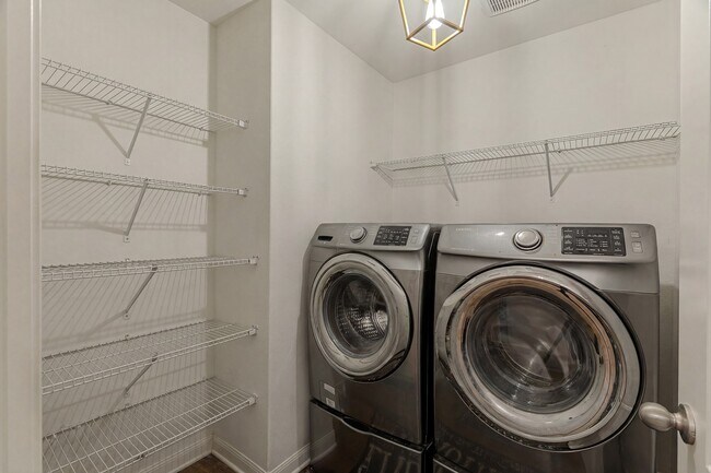 Building Photo - 2054 Sweet Lilac Dr