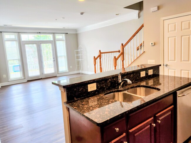 Building Photo - 2267 Oberlin Dr