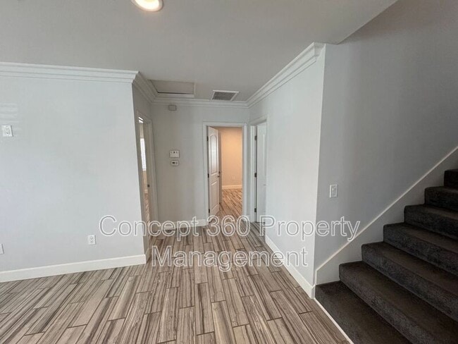 Building Photo - 1143 W 163rd St
