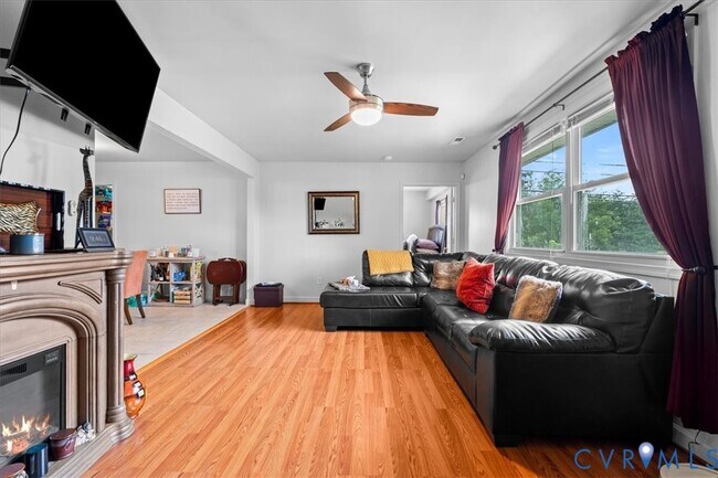 Building Photo - 3120 Glenoa Rd