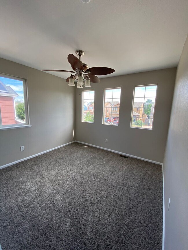 Building Photo - Newly Remodeled 3 Bedroom Home in Claremon...